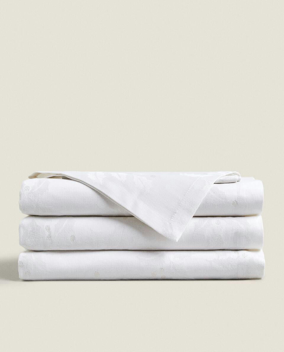 CHRISTMAS GLITTERY FLORAL JACQUARD TABLECLOTH