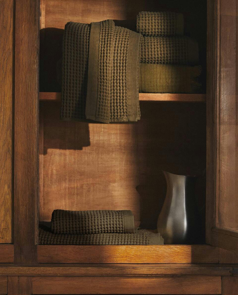 WAFFLE-KNIT COTTON TOWEL