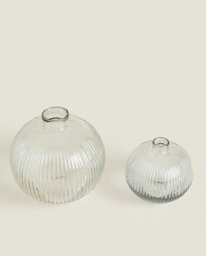 GLASS VASE WITH LINES