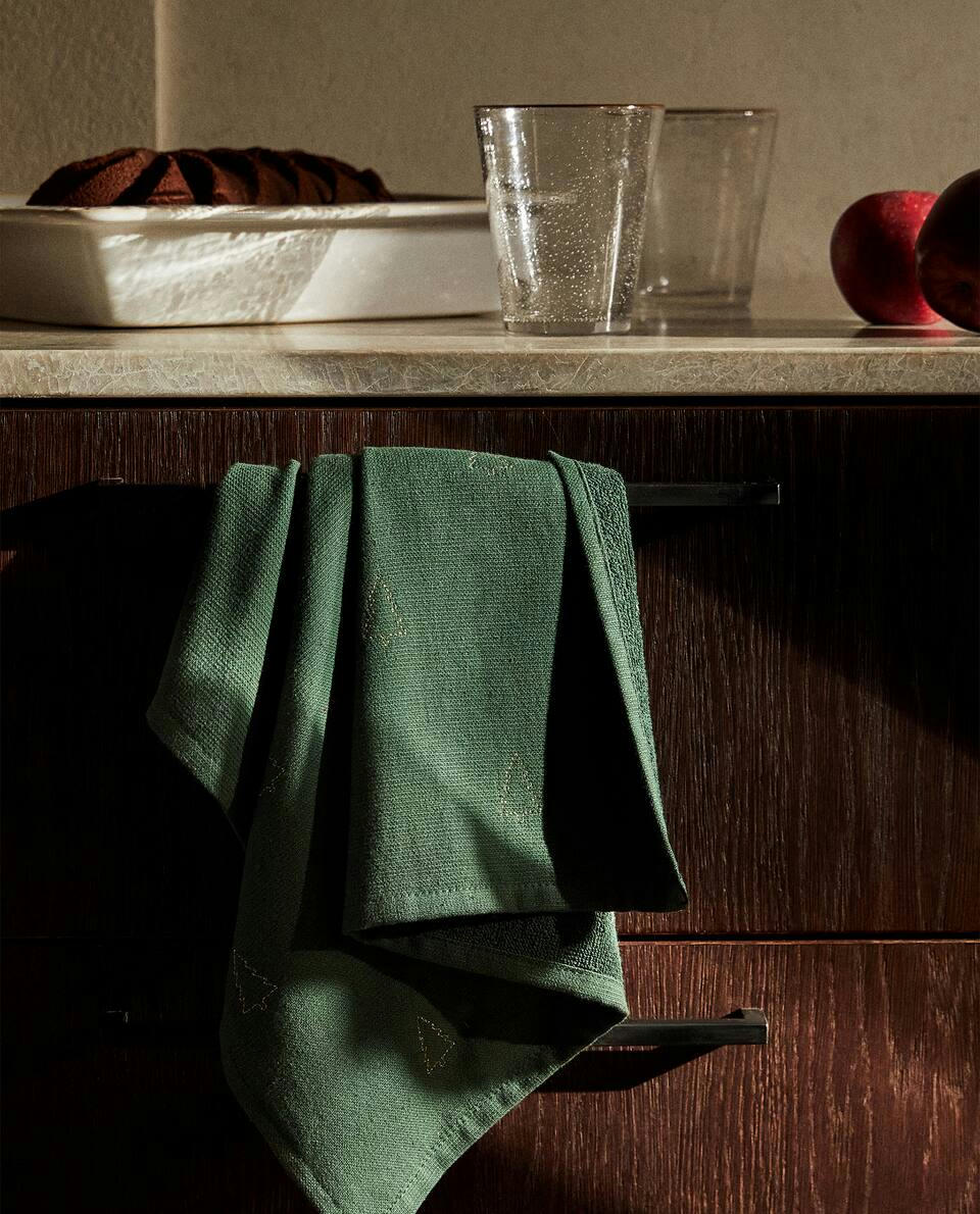 EMBROIDERED CHRISTMAS TREE COTTON TEA TOWEL