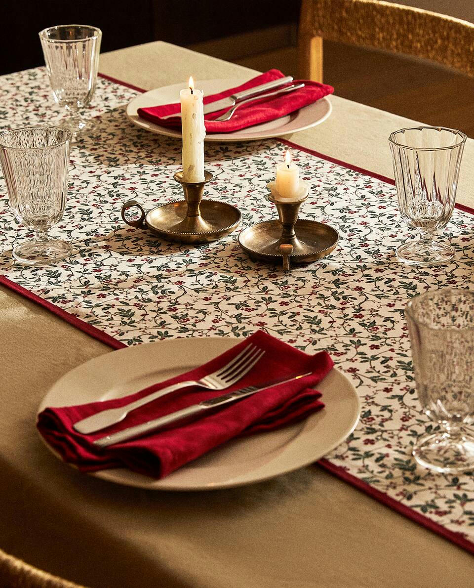 CHRISTMAS VINE COTTON TABLE RUNNER