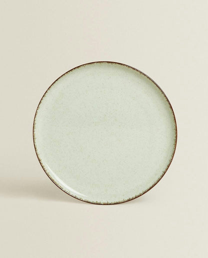 PORCELAIN TABLEWARE WITH ANTIQUE FINISH RIM