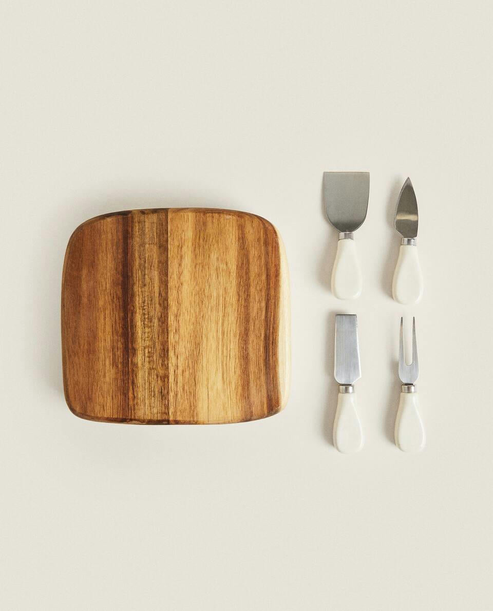 BOX OF CHEESE KNIVES