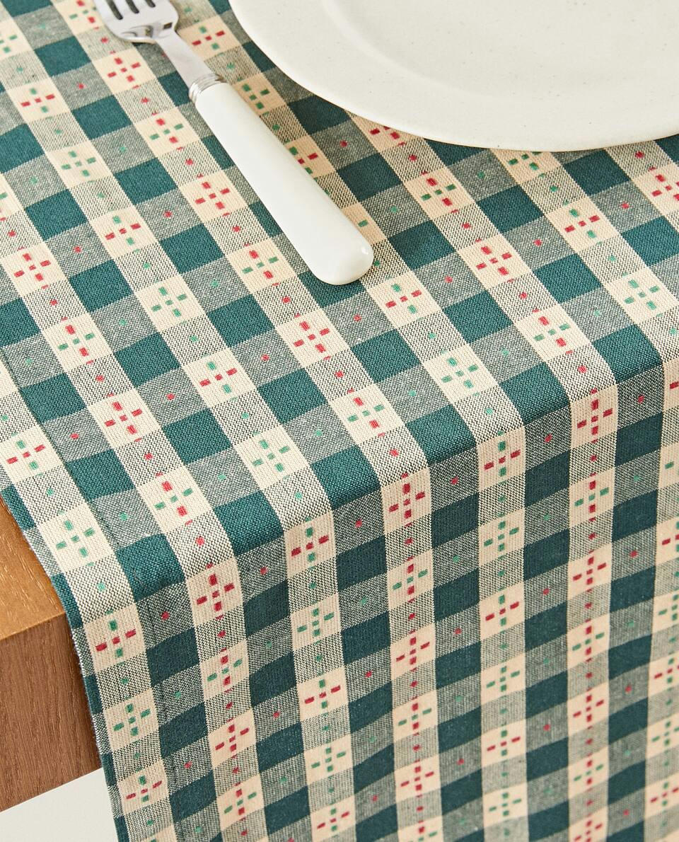 CHRISTMAS CHECK TABLE RUNNER