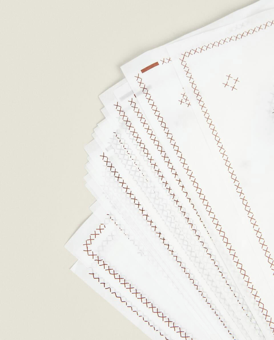 CHRISTMAS HEARTS OVEN PAPER PACK (PACK OF 20)