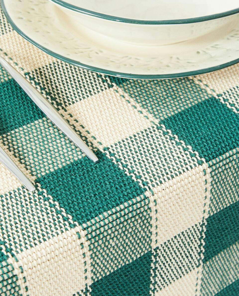 CHRISTMAS CHECK TABLE RUNNER