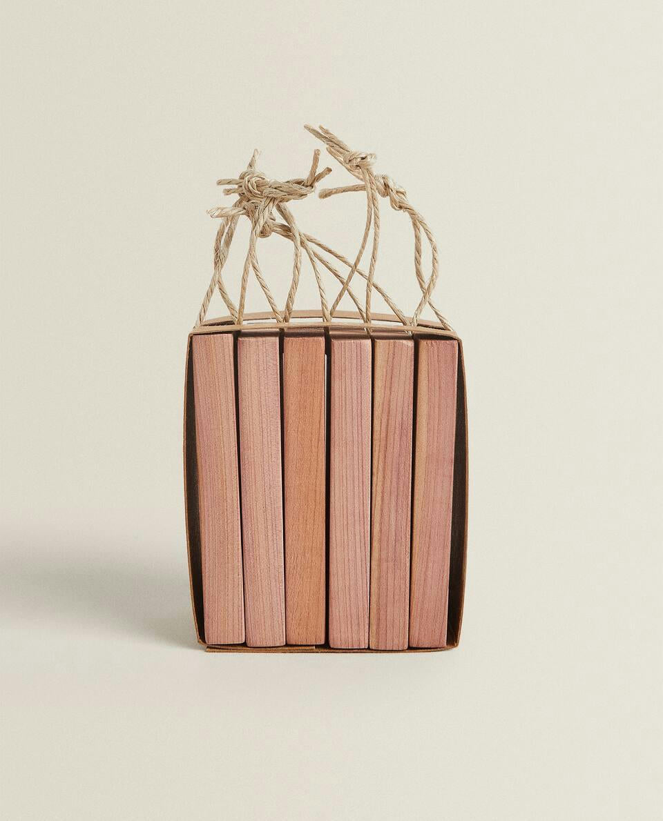 CEDAR BLOCKS WITH HOOK (PACK OF 6)