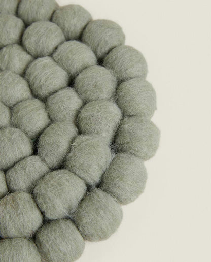 CHRISTMAS ROUND WOOL TRIVET