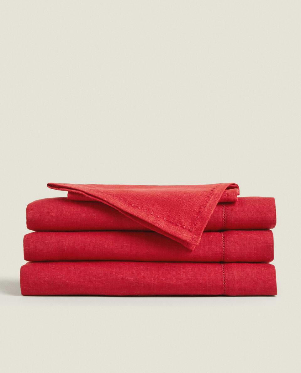 HEMSTITCHED CHRISTMAS TABLECLOTH