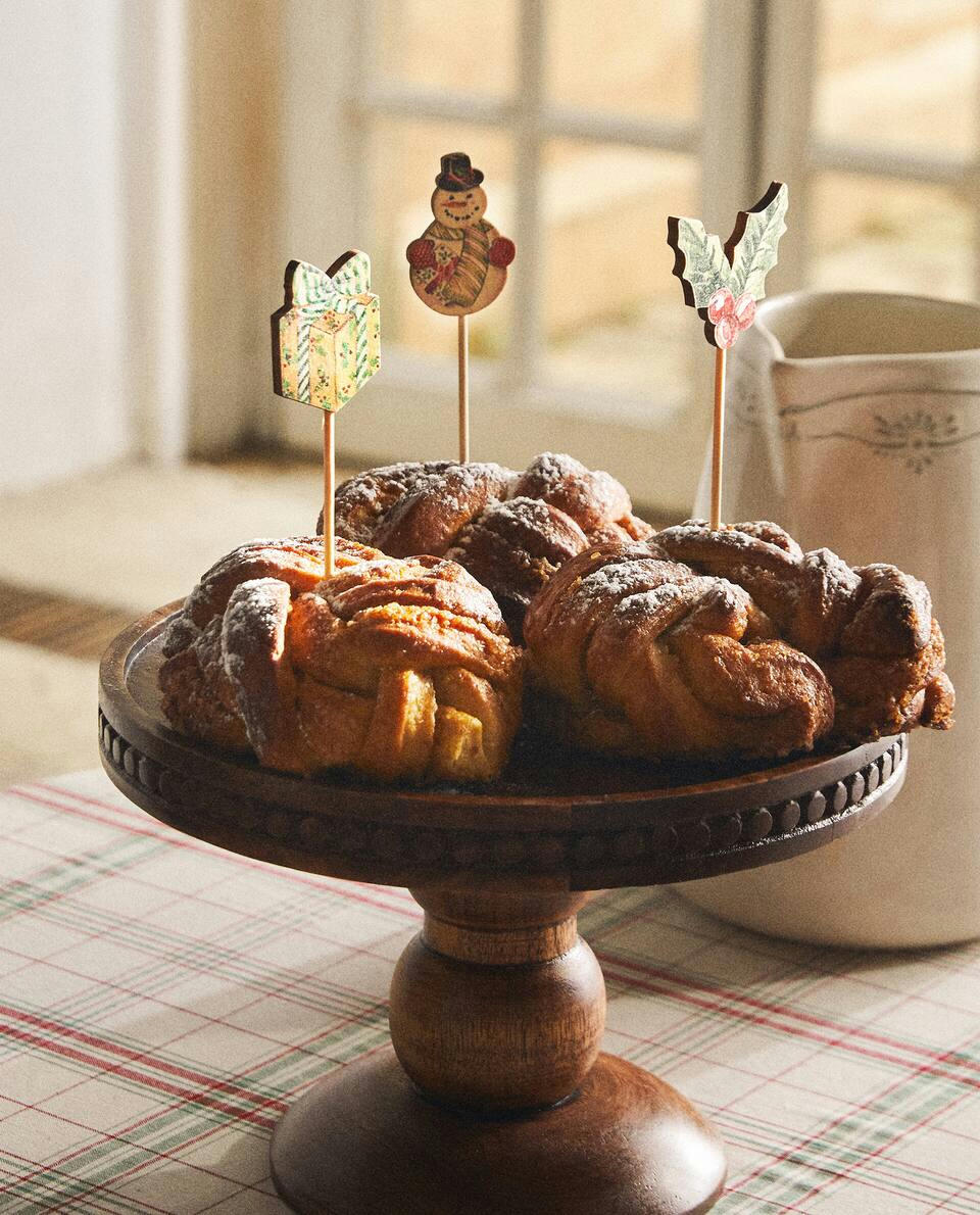 PACK OF CHRISTMAS FIGURE COCKTAIL PICKS (PACK OF 24)