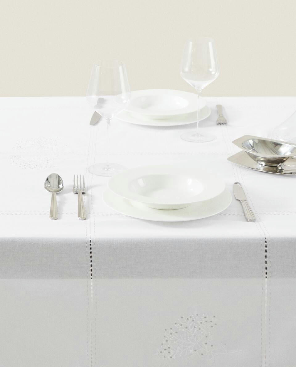 RAMIE TABLECLOTH WITH CHRISTMAS EMBROIDERY