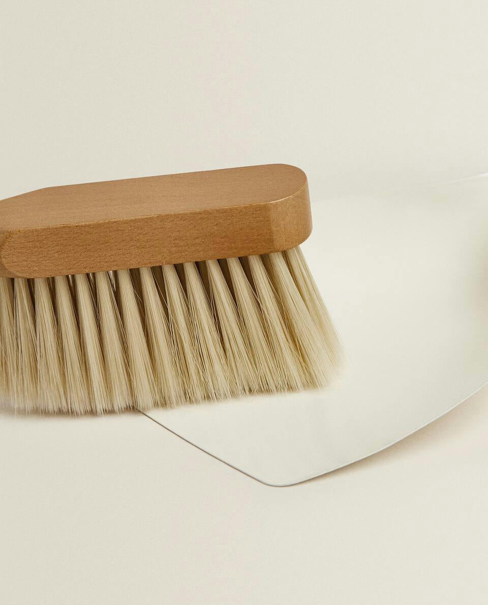 DUSTPAN AND BRUSH SET