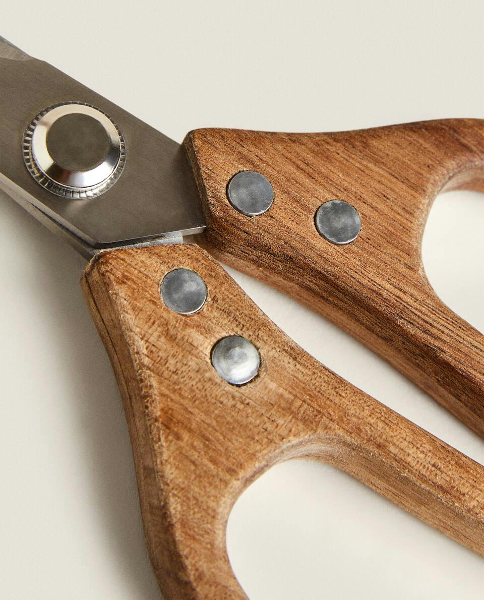 WOODEN KITCHEN SCISSORS