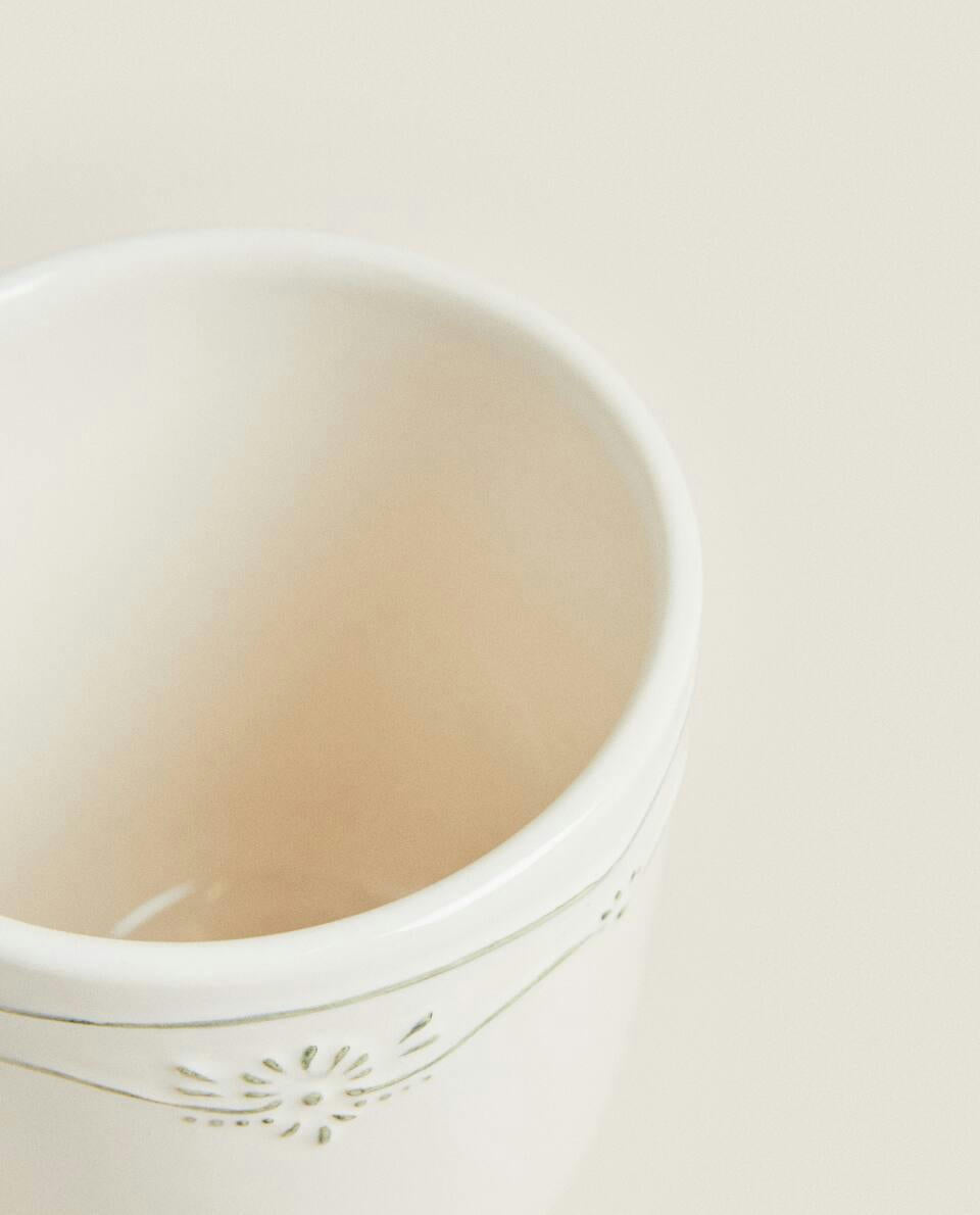 EARTHENWARE MUG WITH RAISED CHRISTMAS DESIGN