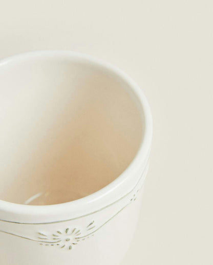 EARTHENWARE MUG WITH RAISED CHRISTMAS DESIGN