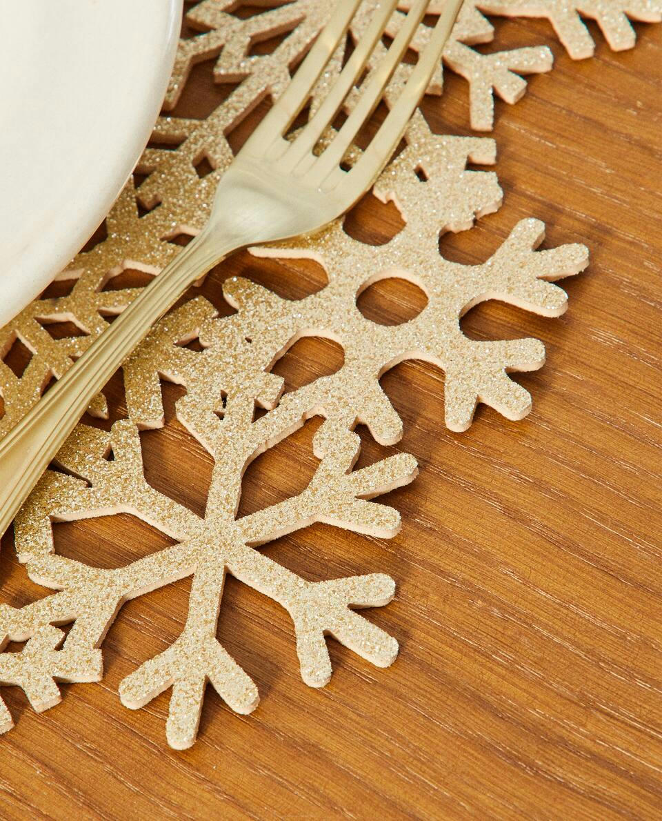 GLITTERY CHRISTMAS SNOWFLAKE PLACEMAT