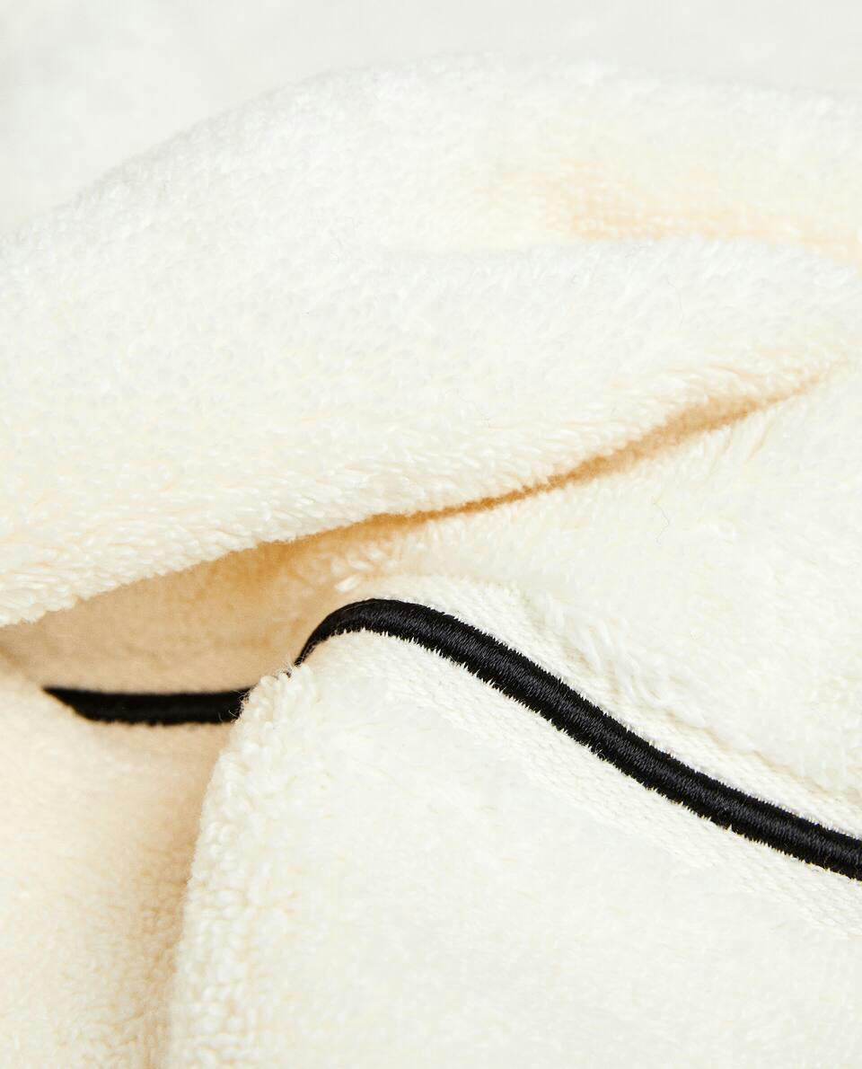 EMBROIDERED SCALLOPED EDGE TOWEL