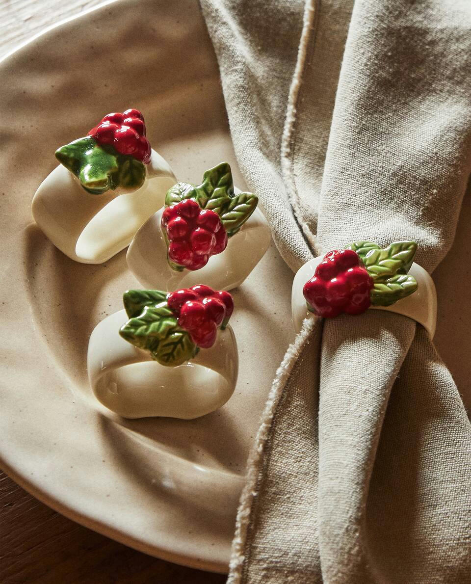 PACK OF CHRISTMAS CERAMIC MISTLETOE NAPKIN RINGS (PACK OF 4)