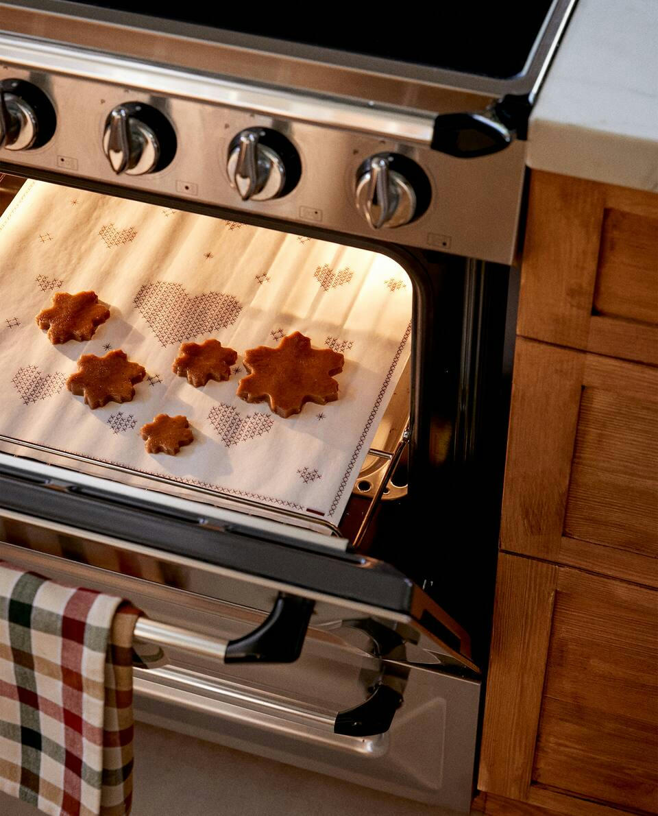 CHRISTMAS HEARTS OVEN PAPER PACK (PACK OF 20)