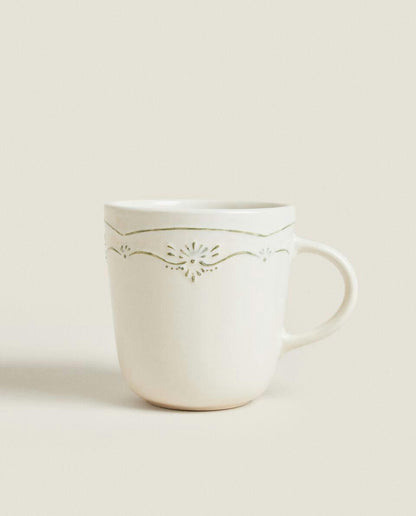 EARTHENWARE MUG WITH RAISED CHRISTMAS DESIGN