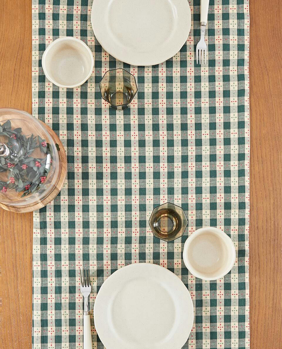 CHRISTMAS CHECK TABLE RUNNER