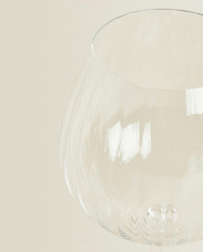 RAISED CRYSTALLINE WINE GLASS