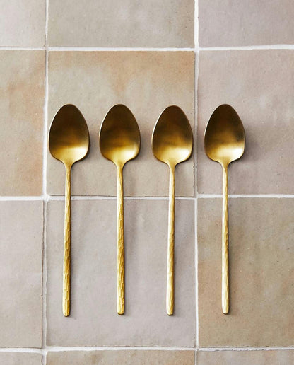 BOX OF 4 DESSERT SPOONS WITH HAMMERED HANDLE