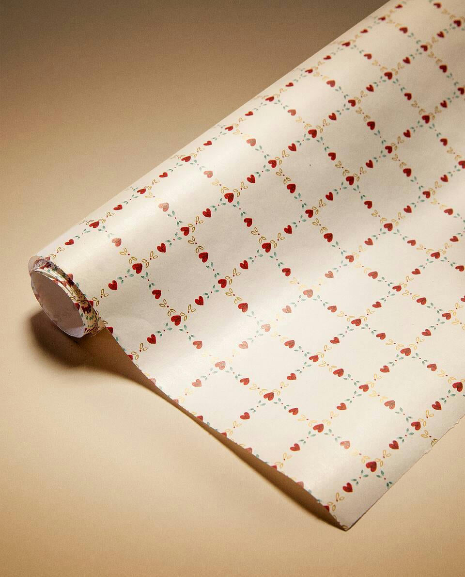 CHRISTMAS WRAPPING PAPER WITH HEARTS