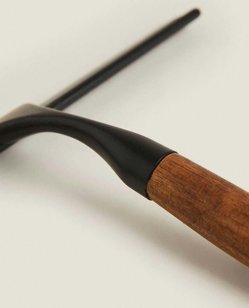 GLASS CLEANER ACCESSORY