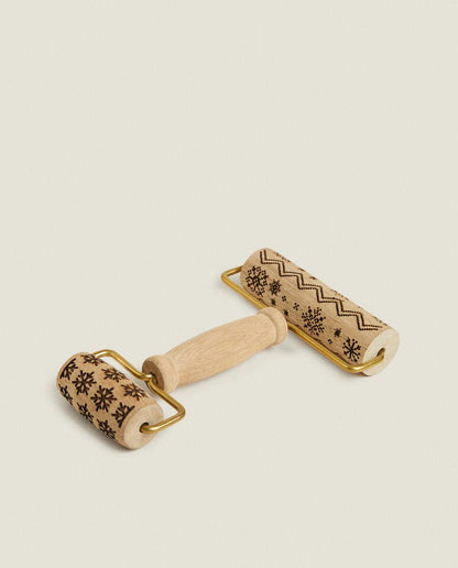 ACACIA ROLLING PIN WITH RAISED DOUBLE CHRISTMAS DESIGN
