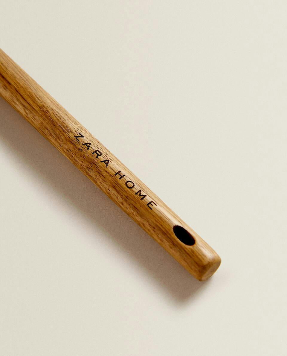 SILICONE AND WOODEN SPATULA