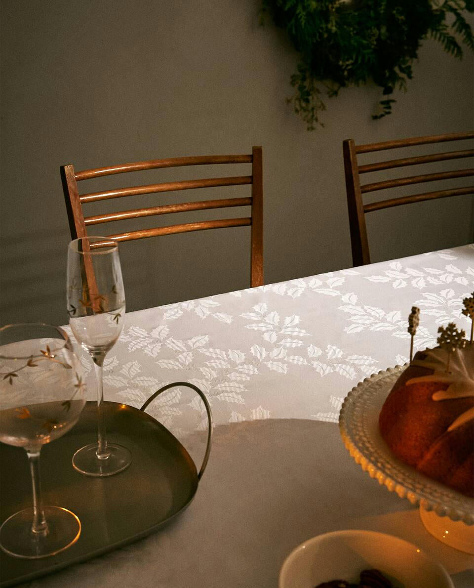 CHRISTMAS GLITTERY FLORAL JACQUARD TABLECLOTH