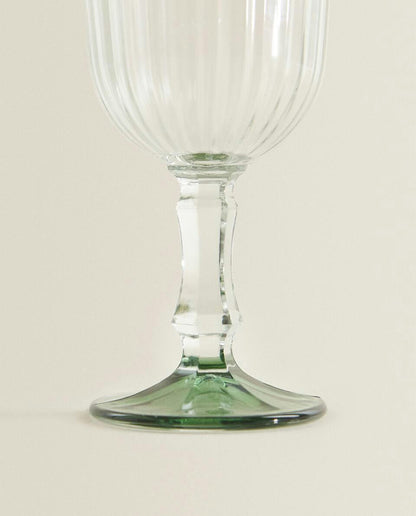 RAISED DESIGN WINE GLASS