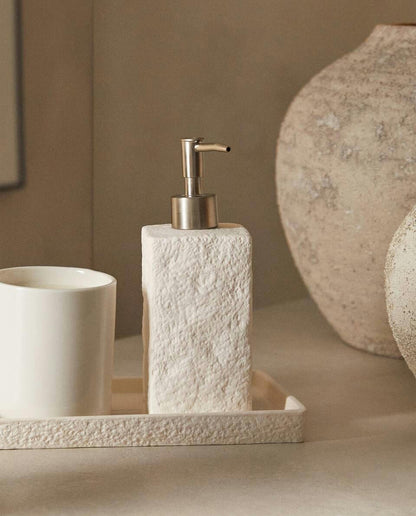 TEXTURED CERAMIC BATHROOM SET